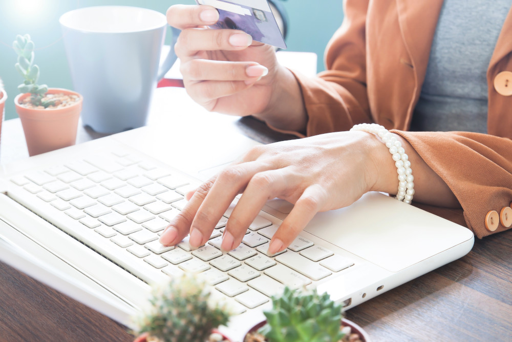 woman doing an online transaction